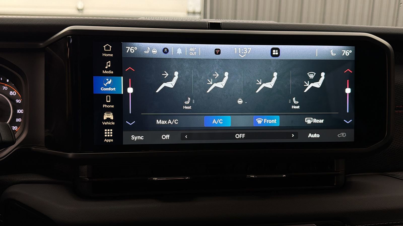 Used 2025 Jeep Wrangler Rubicon w/ Convenience Group image 32