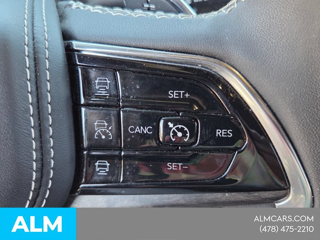 Used 2023 Jeep Grand Cherokee Overland w/ Luxury Tech Group IV AWD/4WD image 25