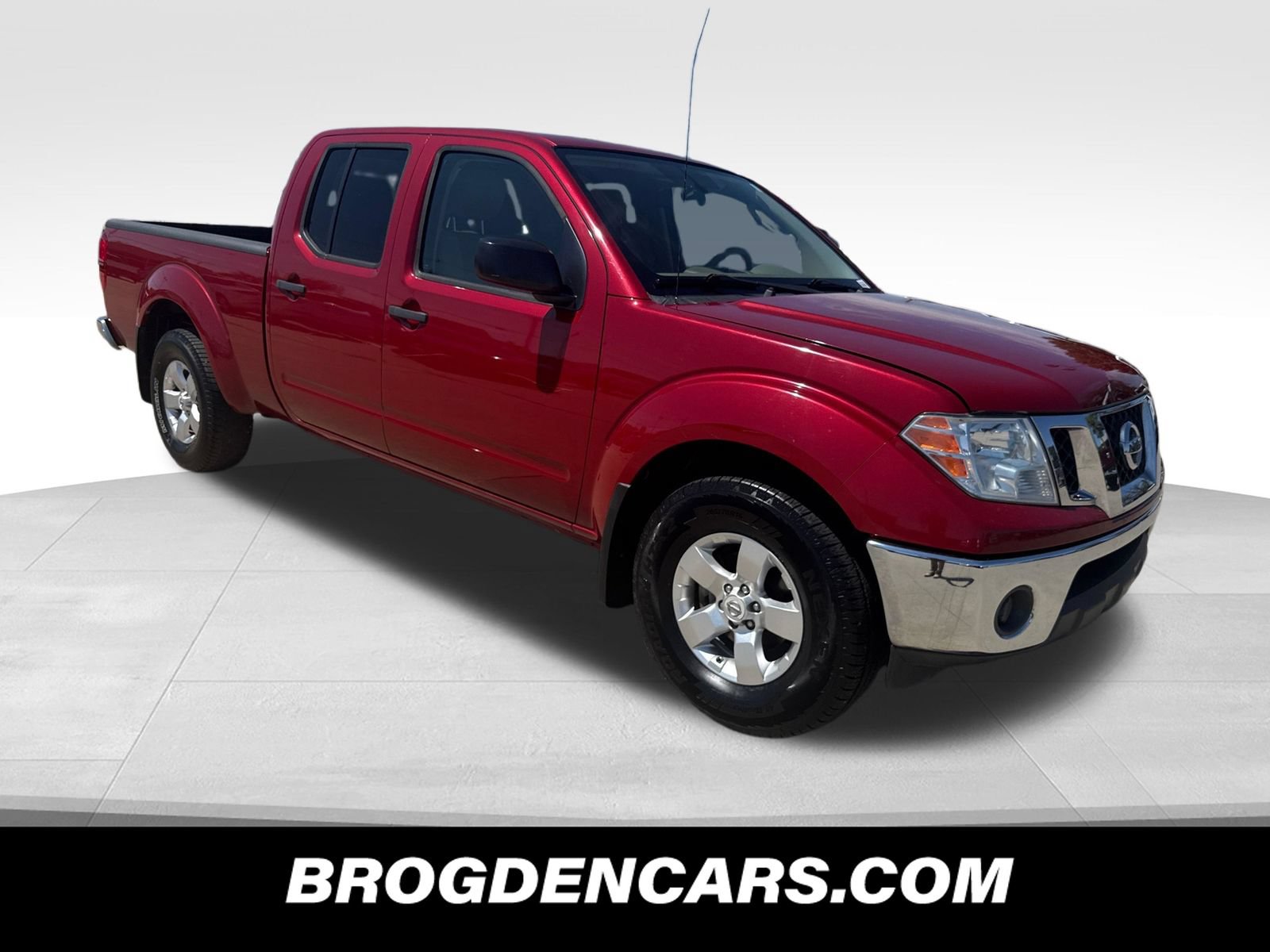 Used 2011 Nissan Frontier SV AWD/4WD image 3