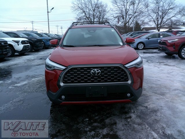 Used 2023 Toyota Corolla Cross XLE image 6