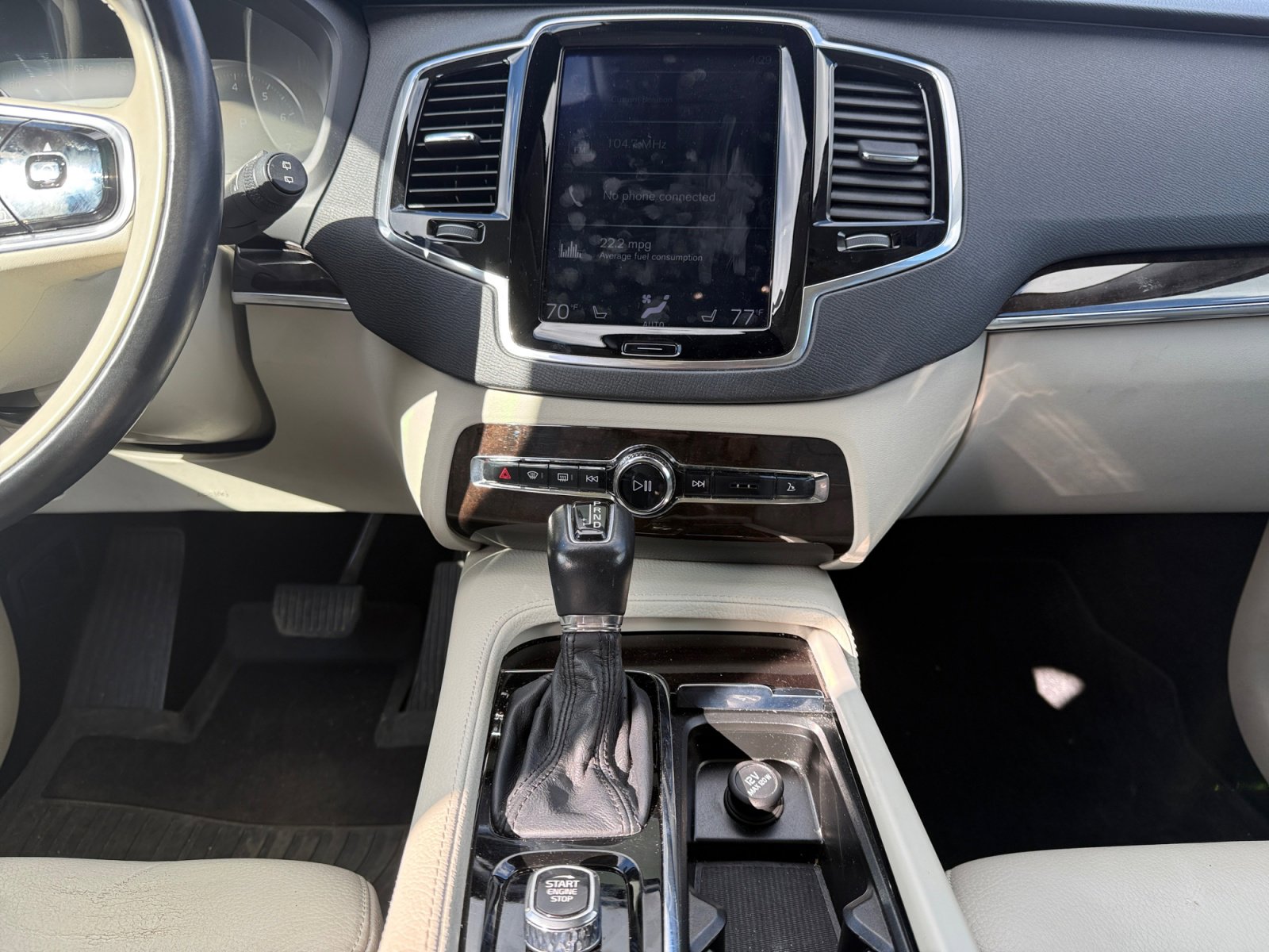 Used 2018 Volvo XC90 T5 Momentum w/ Convenience Package FWD image 11
