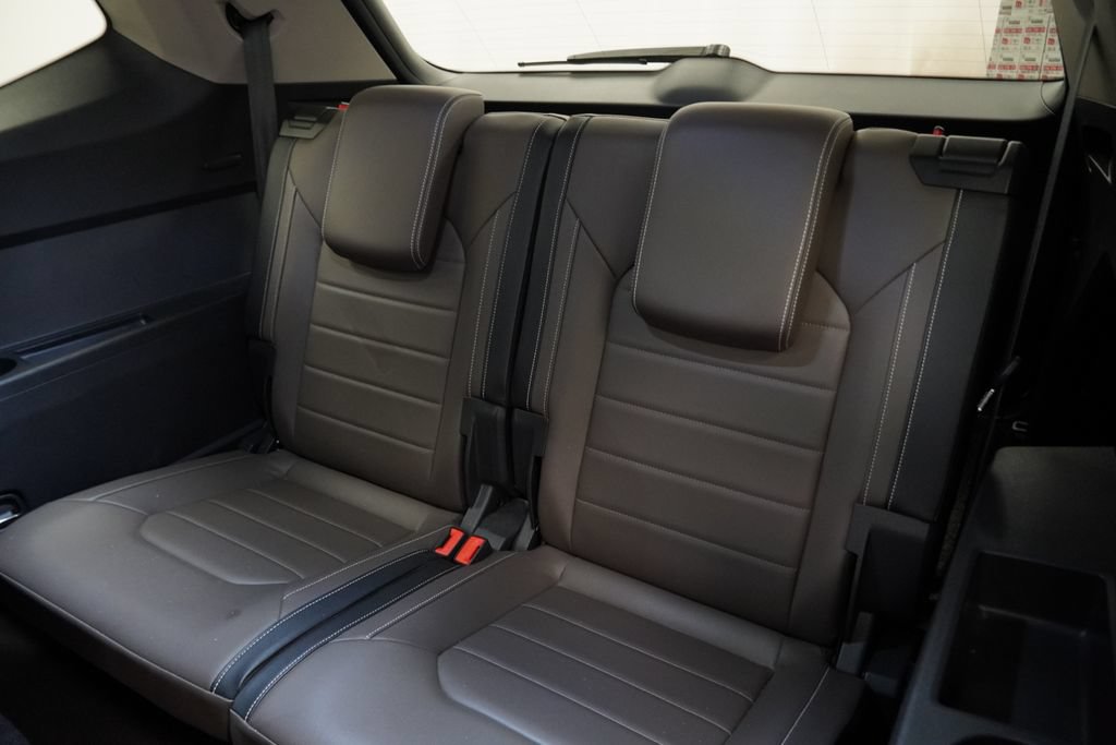 Used 2024 Volkswagen Atlas SEL AWD/4WD image 12