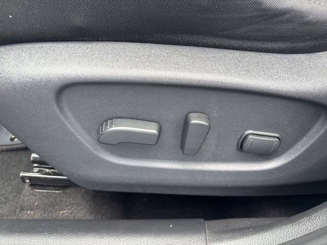 Used 2018 Nissan Rogue SV w/ Premium Package AWD/4WD image 13