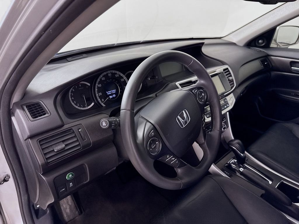 Used 2015 Honda Accord Touring image 9