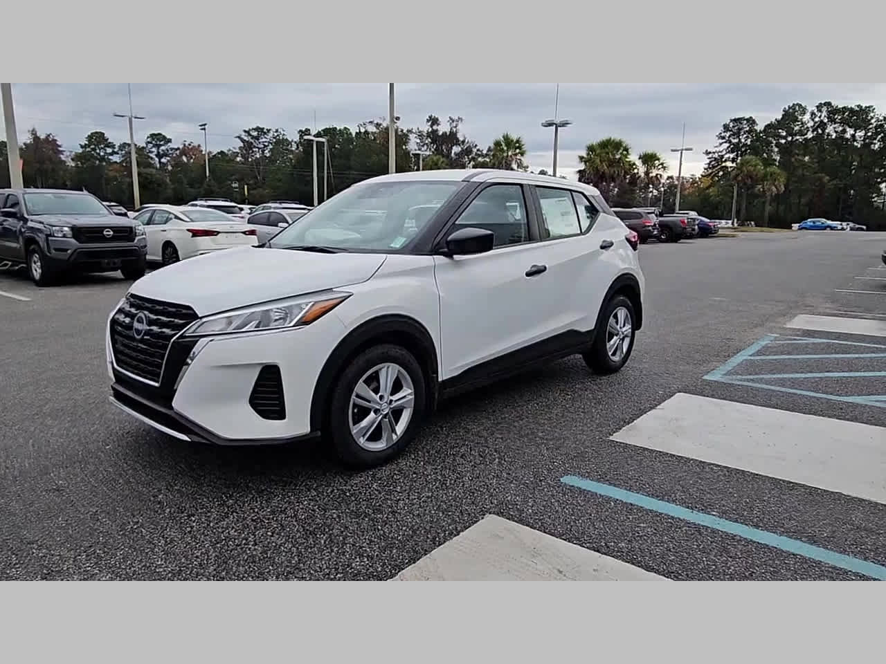 New 2025 Nissan Kicks Play S image 24