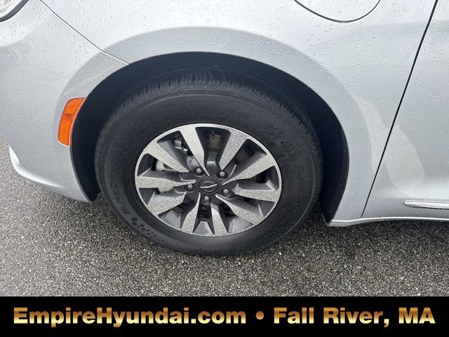 Used 2023 Chrysler Pacifica Limited image 13