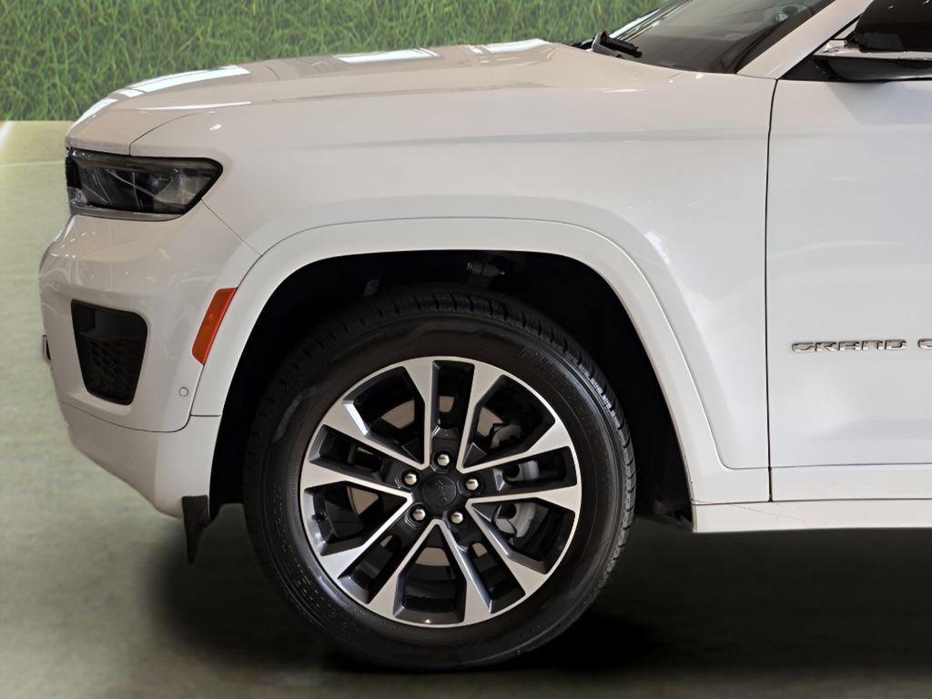 Used 2021 Jeep Grand Cherokee L Overland w/ Advanced Protech Group III AWD/4WD image 9