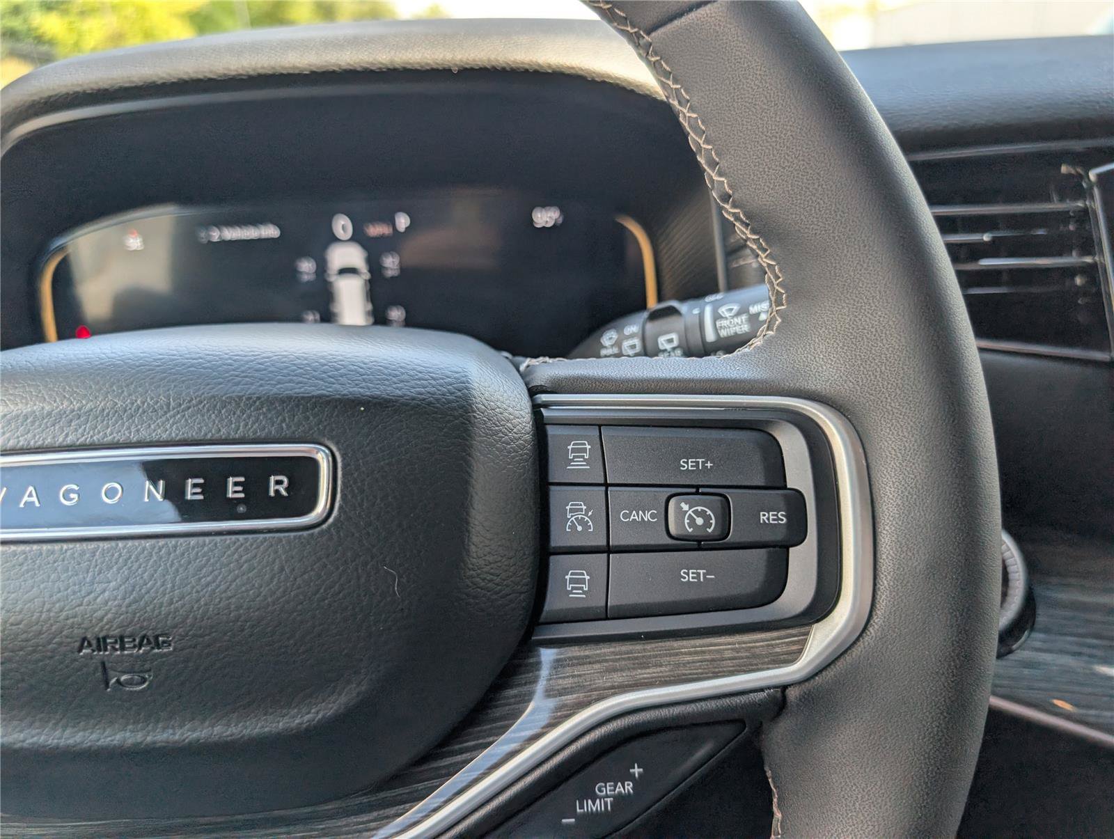 Used 2022 Jeep Wagoneer Series III AWD/4WD image 26