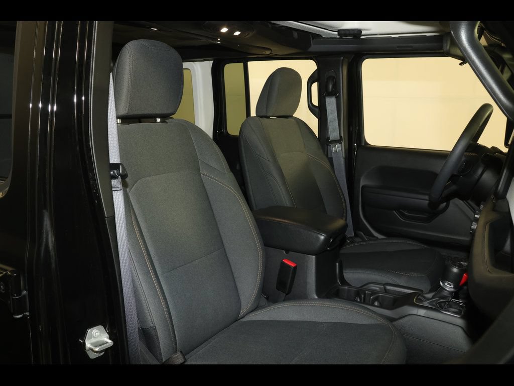 Used 2024 Jeep Wrangler Unlimited AWD/4WD image 28
