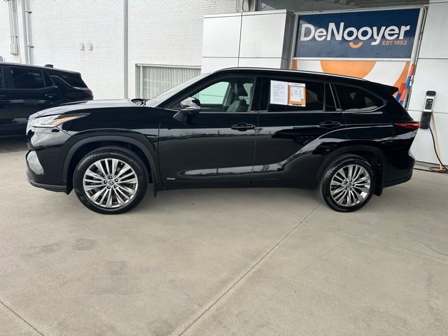Used 2023 Toyota Highlander Platinum image 13