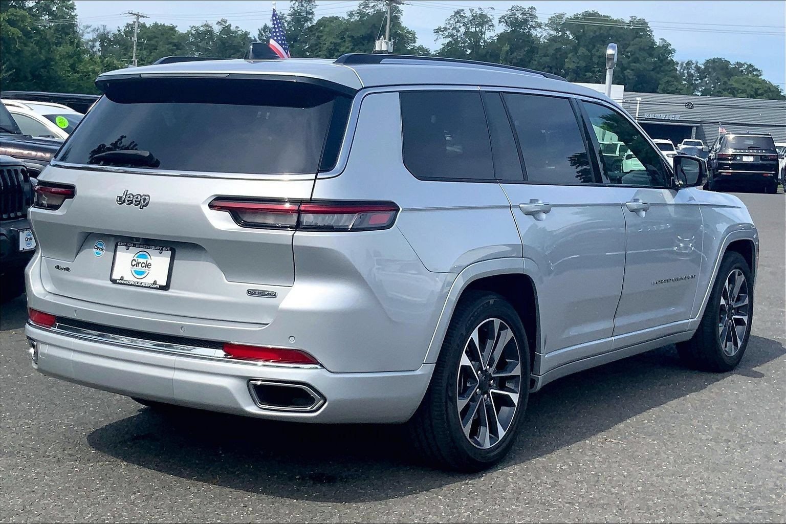 Certified 2023 Jeep Grand Cherokee L Overland AWD/4WD image 11