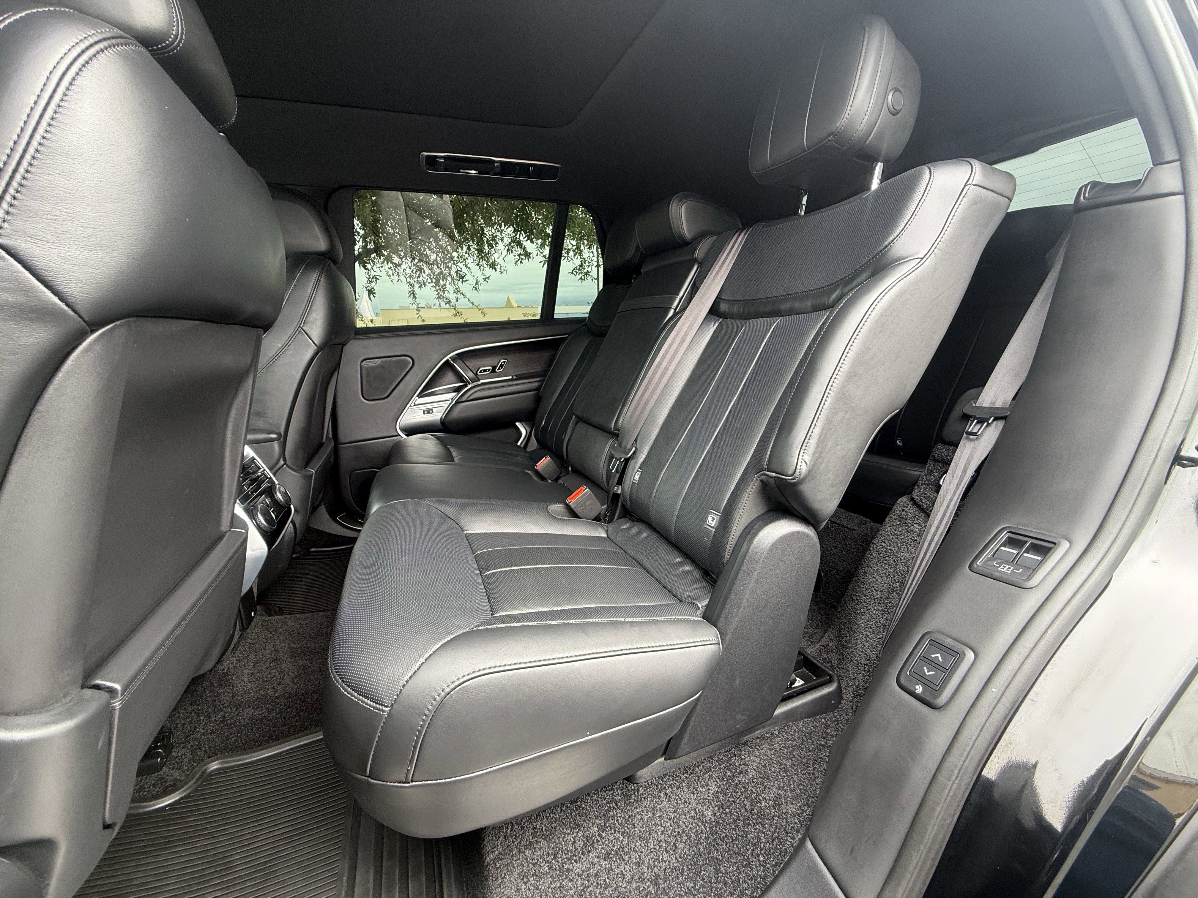 Used 2025 Land Rover Range Rover Long Wheelbase SE AWD/4WD image 17