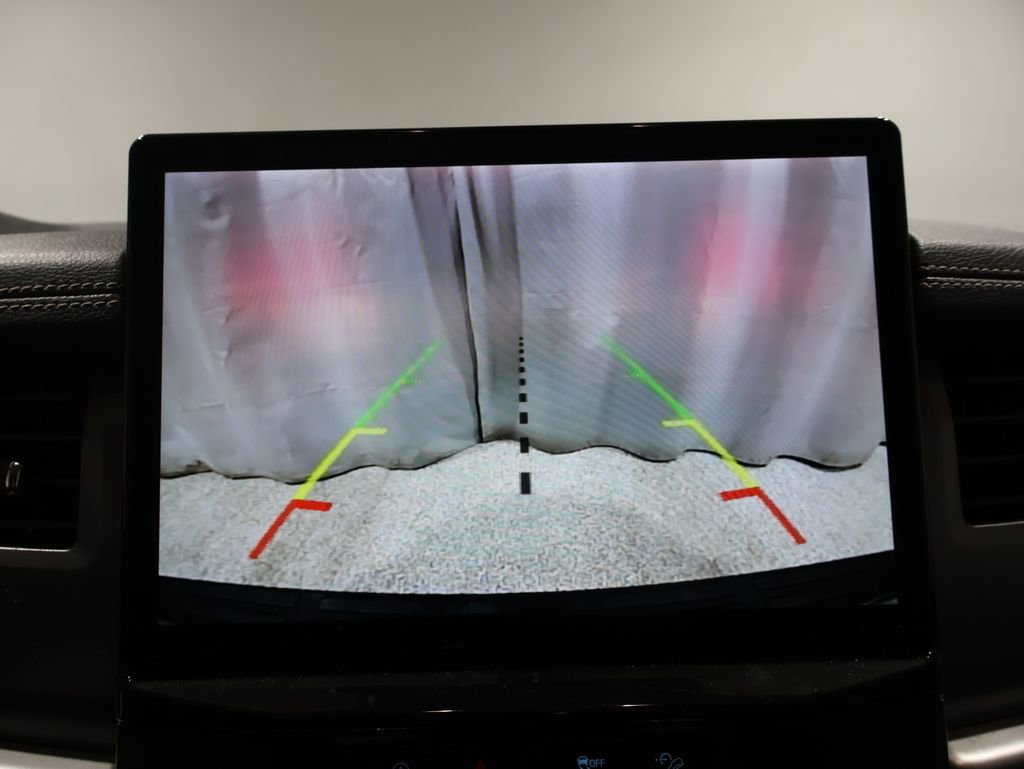 Used 2024 Ford Expedition XLT image 30