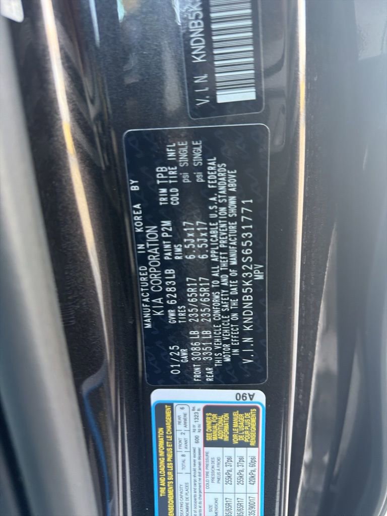 Used 2025 Kia Carnival image 10