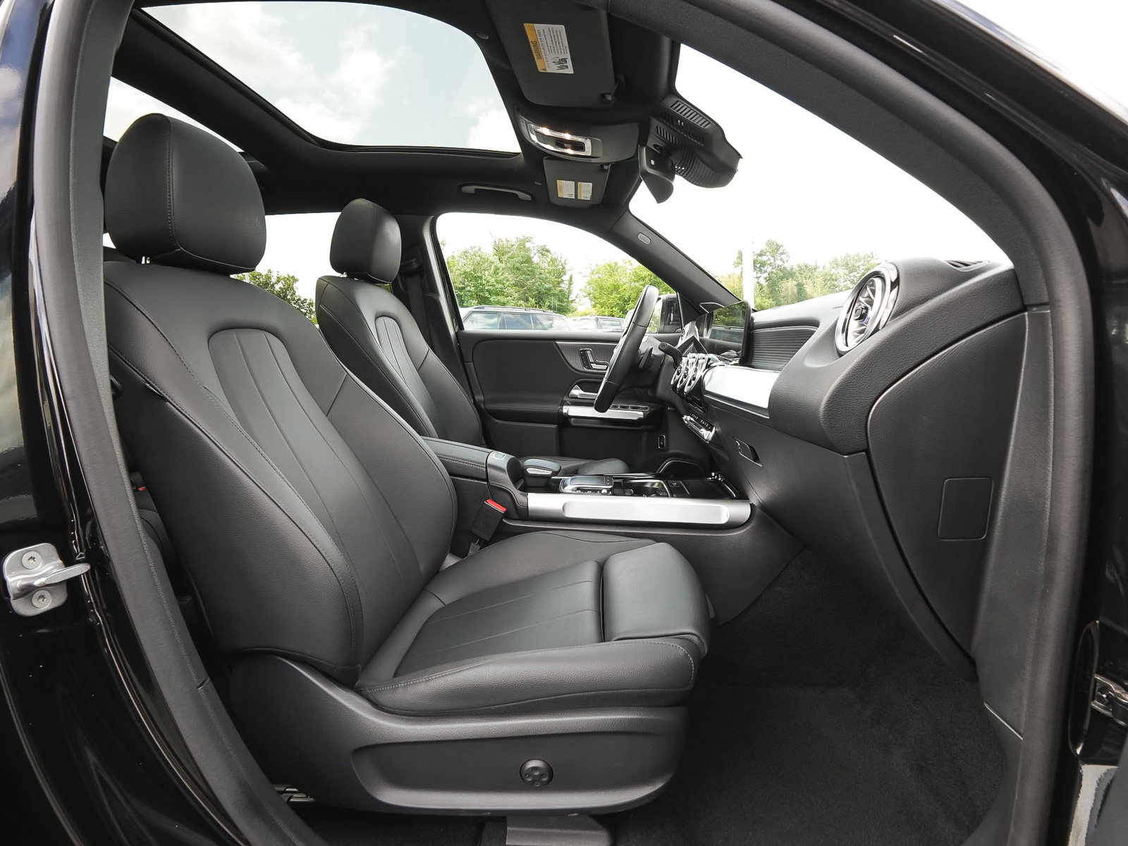 Used 2023 Mercedes-Benz EQB 300 4MATIC w/ Pinnacle Package image 49