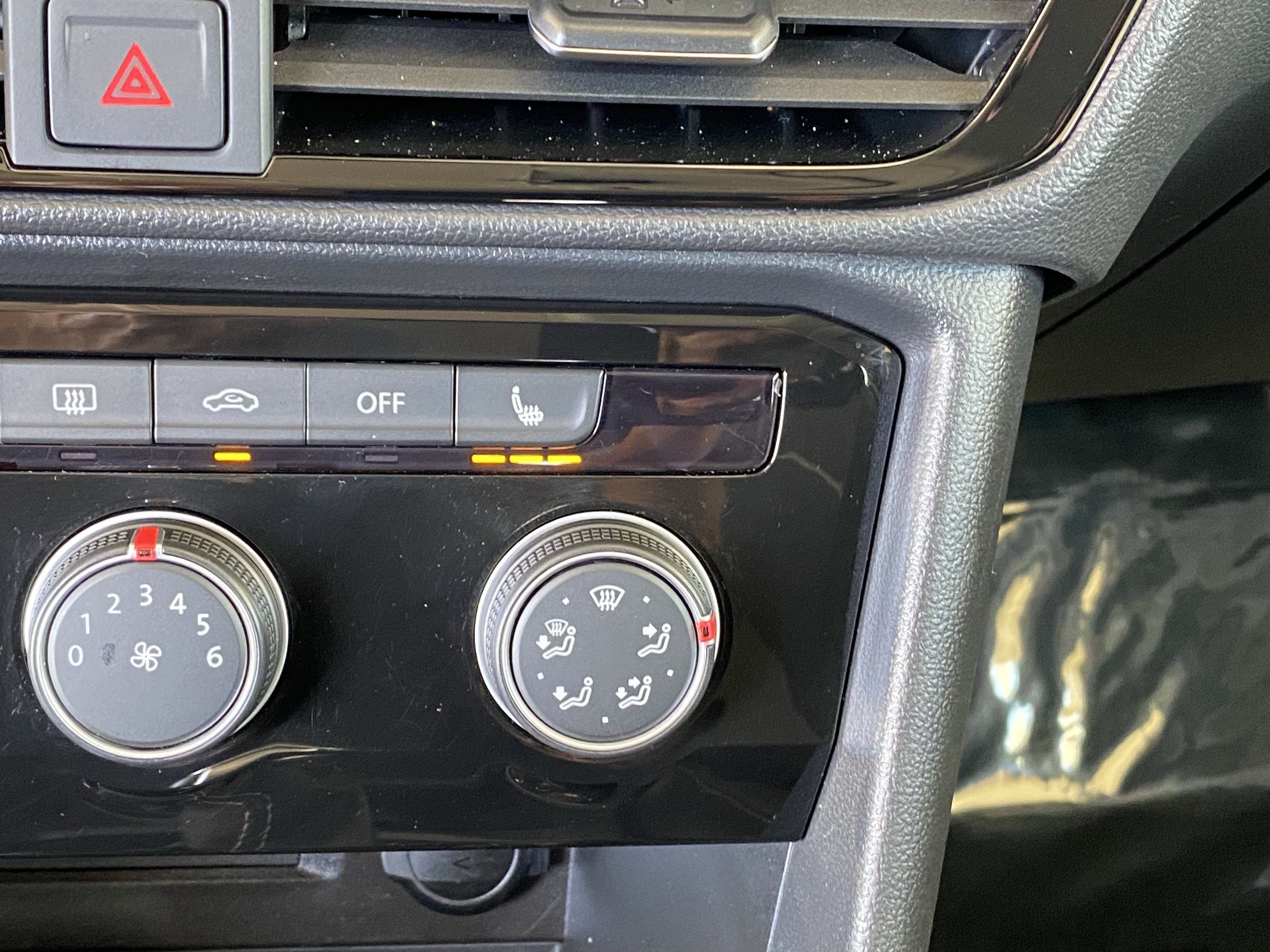 Certified 2023 Volkswagen Taos SE FWD image 33
