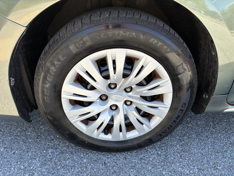 Used 2014 Toyota Camry LE FWD image 15