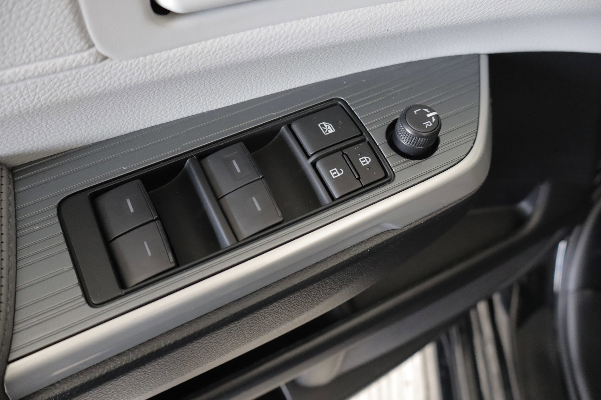 Used 2026 Toyota Sienna LE image 11