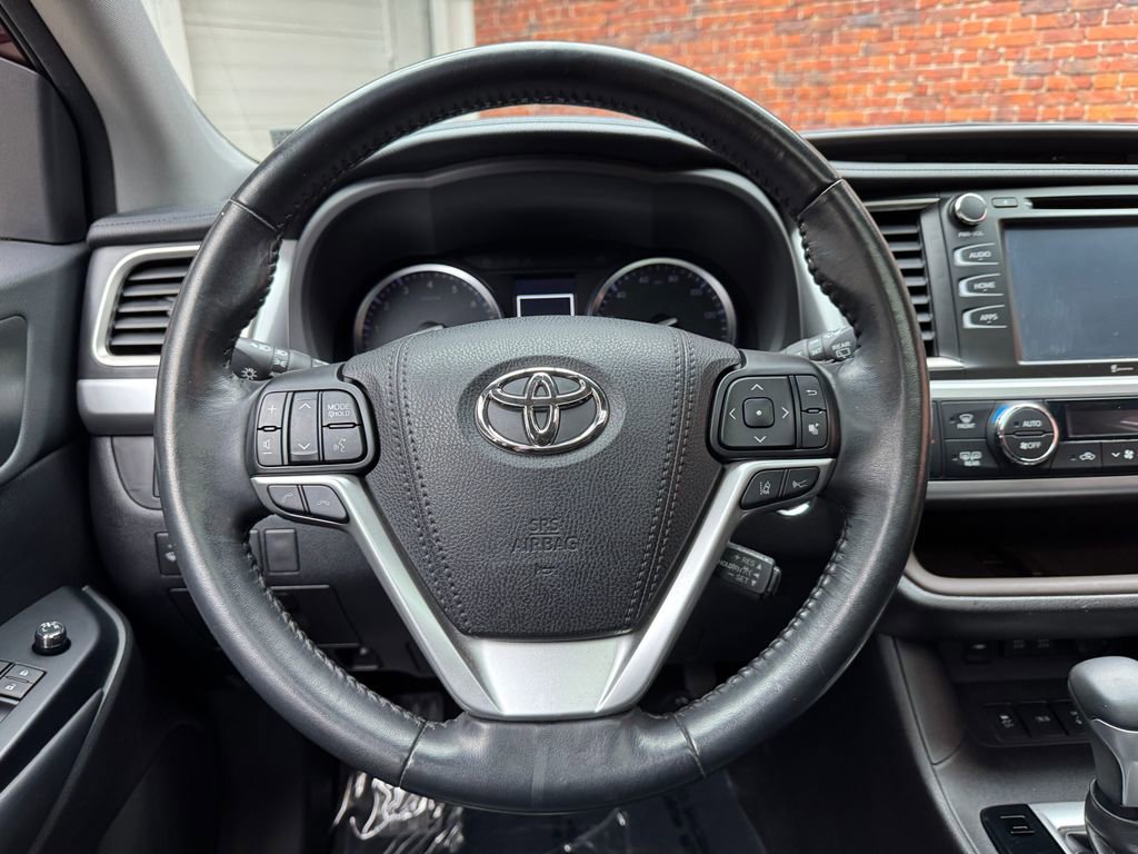 Used 2018 Toyota Highlander XLE image 14