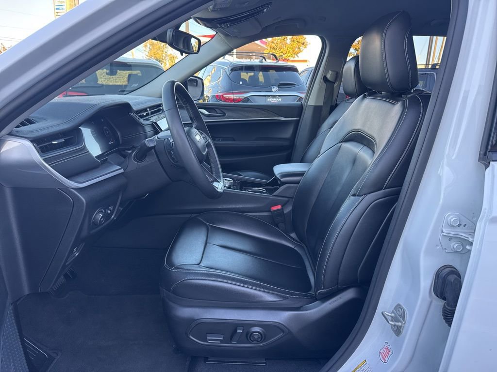 Used 2023 Jeep Grand Cherokee L Limited image 14