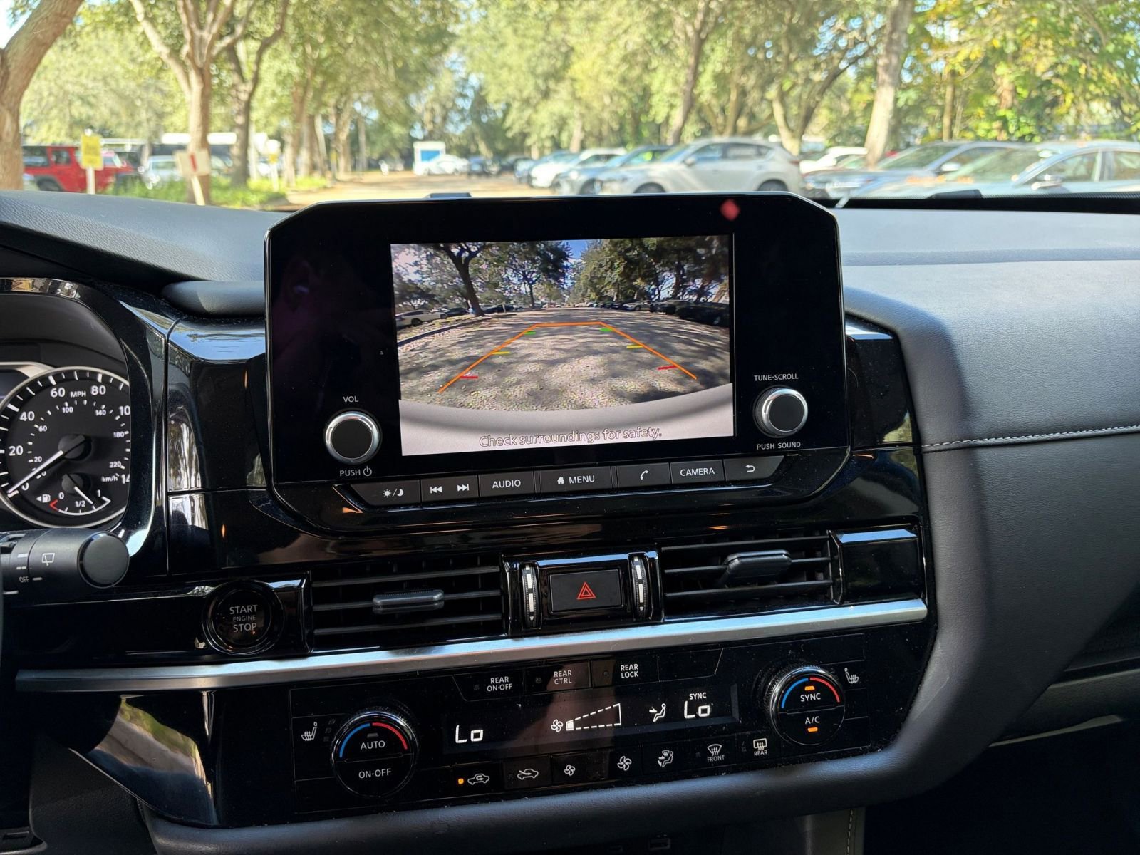 Used 2025 Nissan Pathfinder SV image 17
