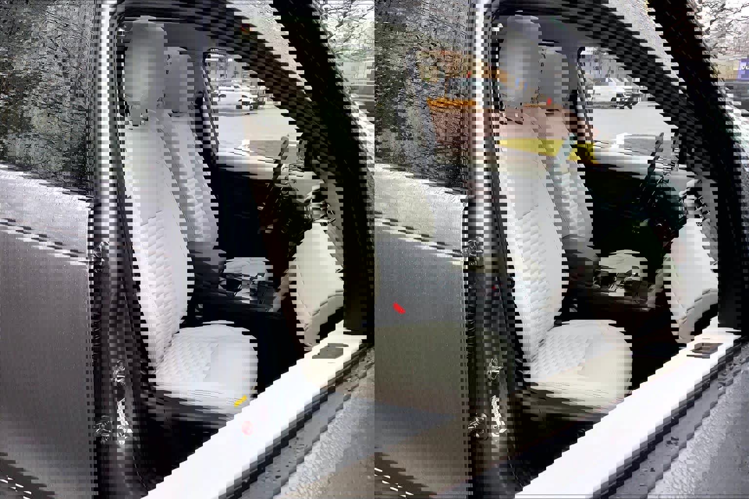 Used 2025 Land Rover Discovery Sport S image 8