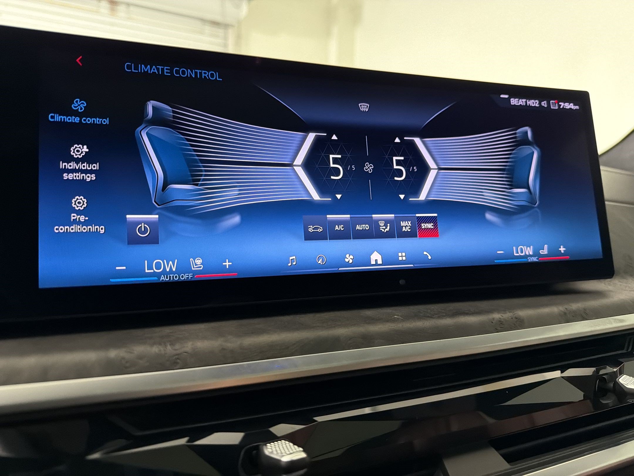 Used 2025 BMW X7 M60i w/ Executive Package AWD/4WD image 27