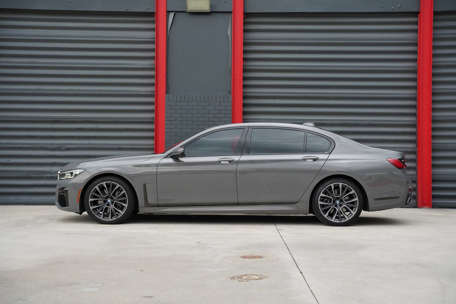 Used 2022 BMW 740i w/ M Sport Package RWD image 7