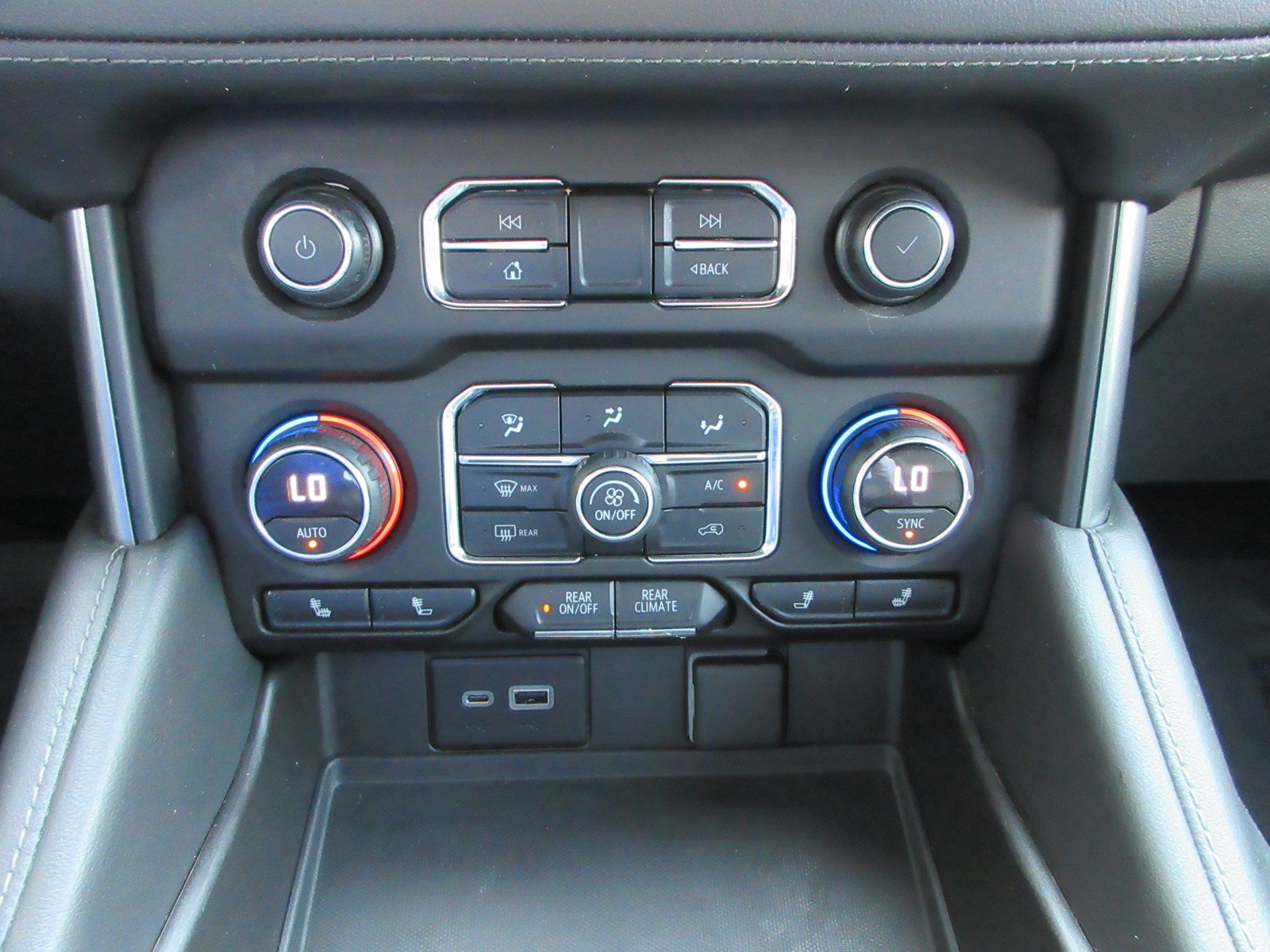 Used 2021 Chevrolet Suburban Z71 AWD/4WD image 47