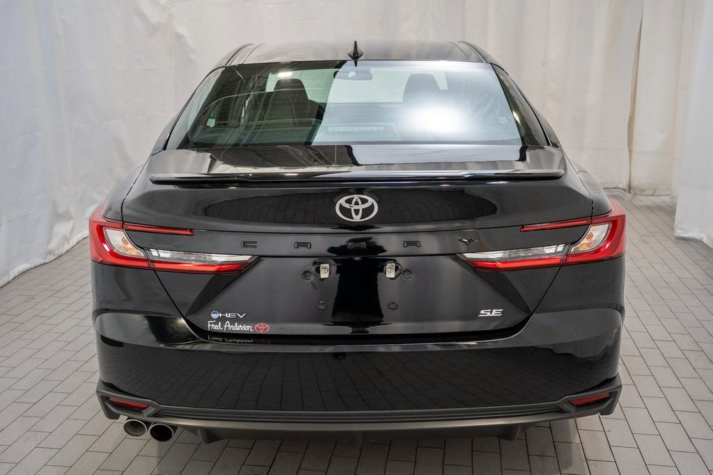 Used 2025 Toyota Camry SE image 4