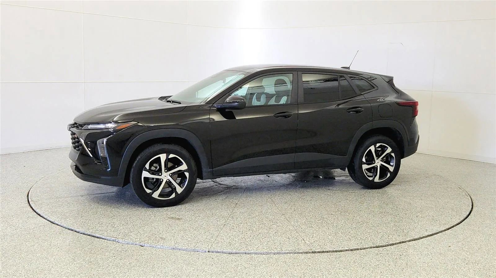 Used 2024 Chevrolet Trax RS w/ Driver Confidence Package FWD image 4