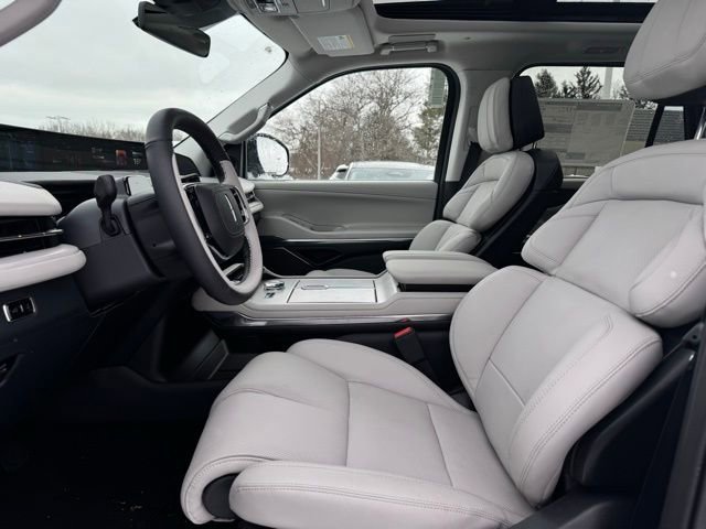 New 2025 Lincoln Navigator Reserve image 18