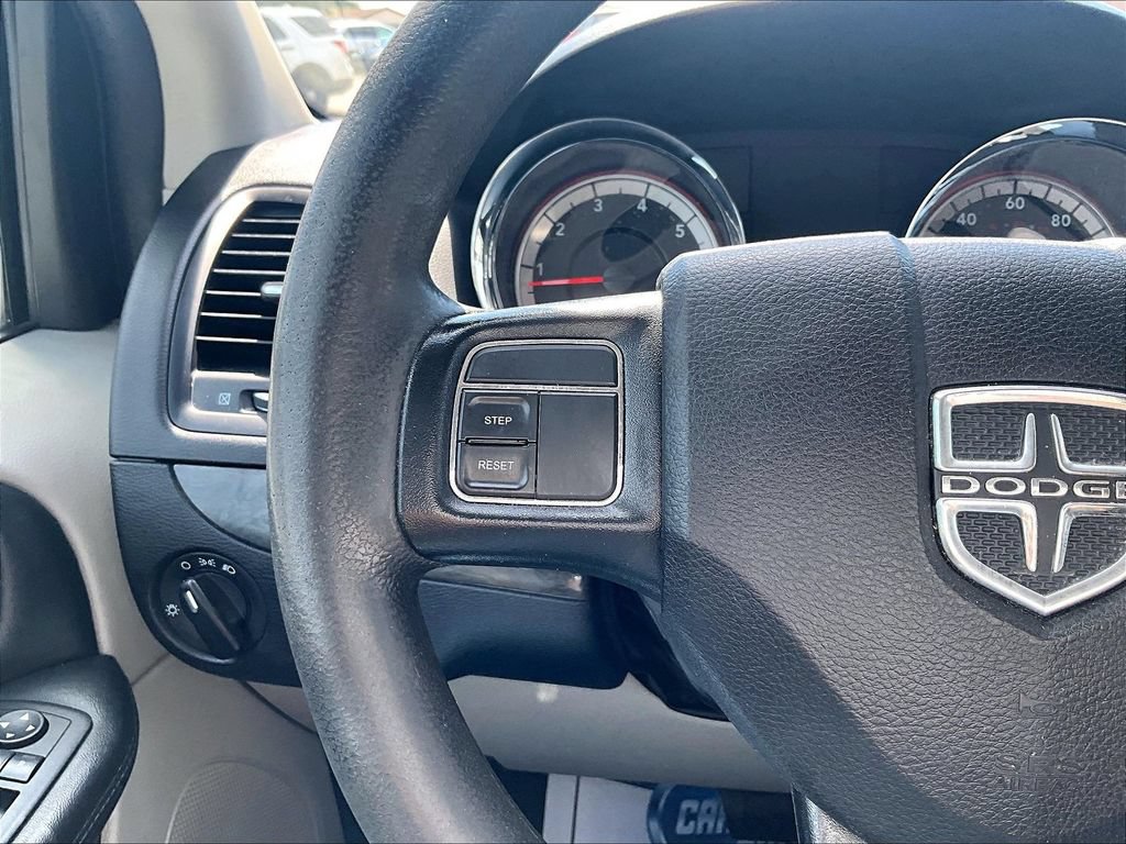 Used 2019 Dodge Grand Caravan SE FWD image 18