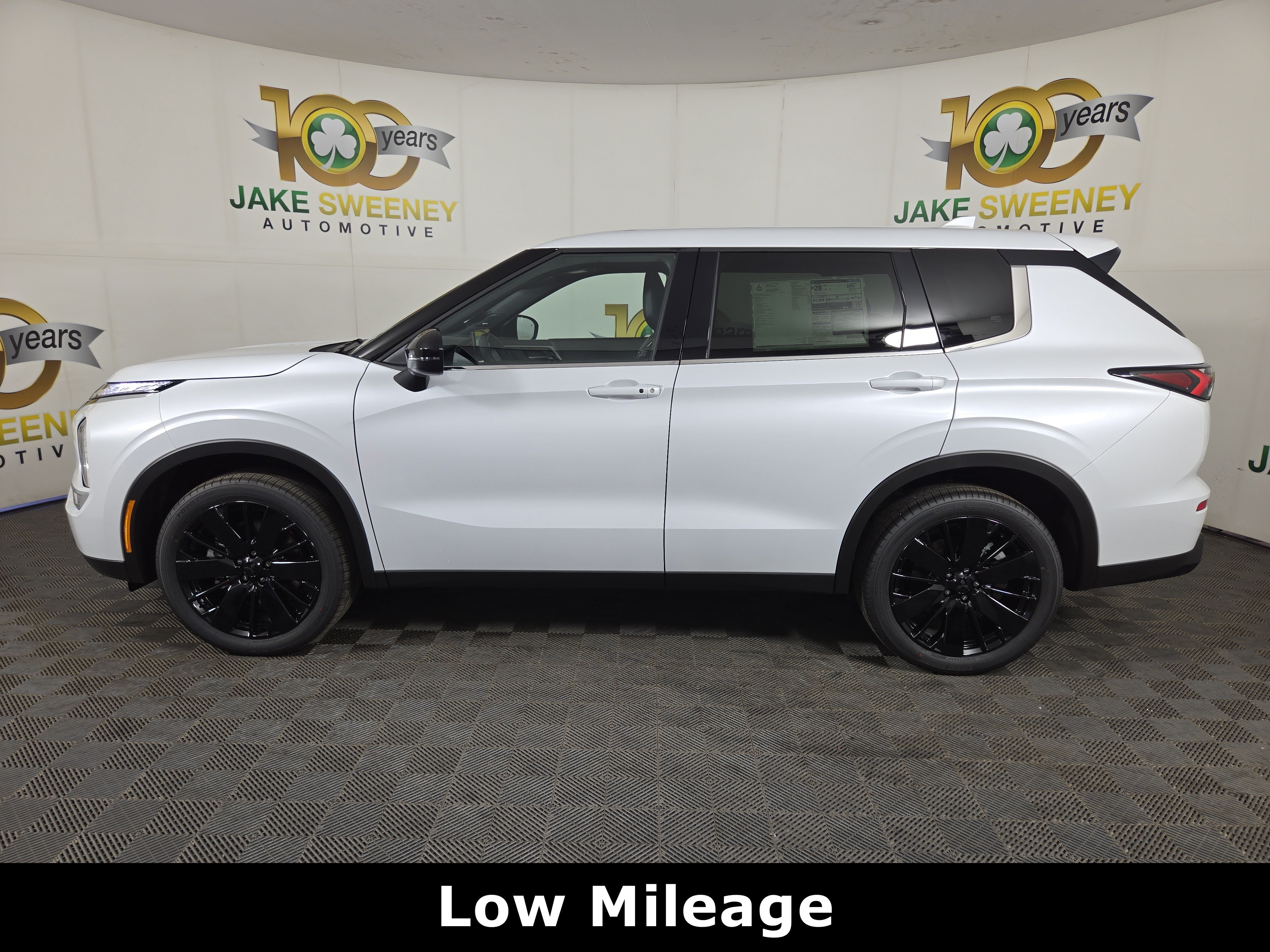 New 2026 Mitsubishi Outlander LE FWD image 4