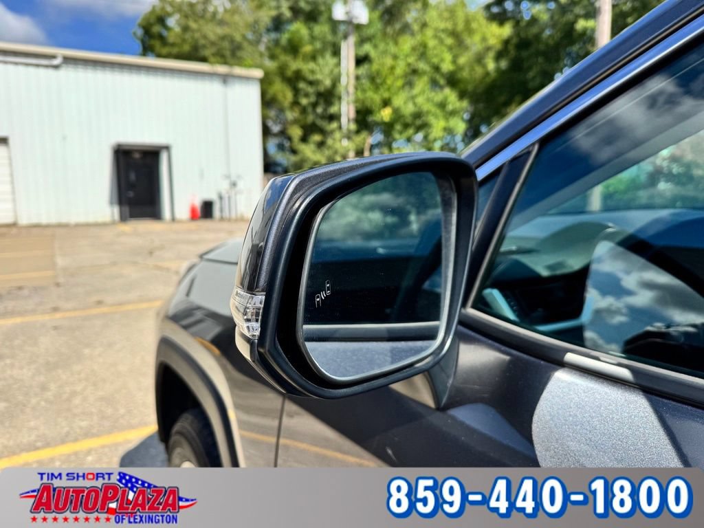 Used 2025 Toyota RAV4 XLE AWD/4WD image 16