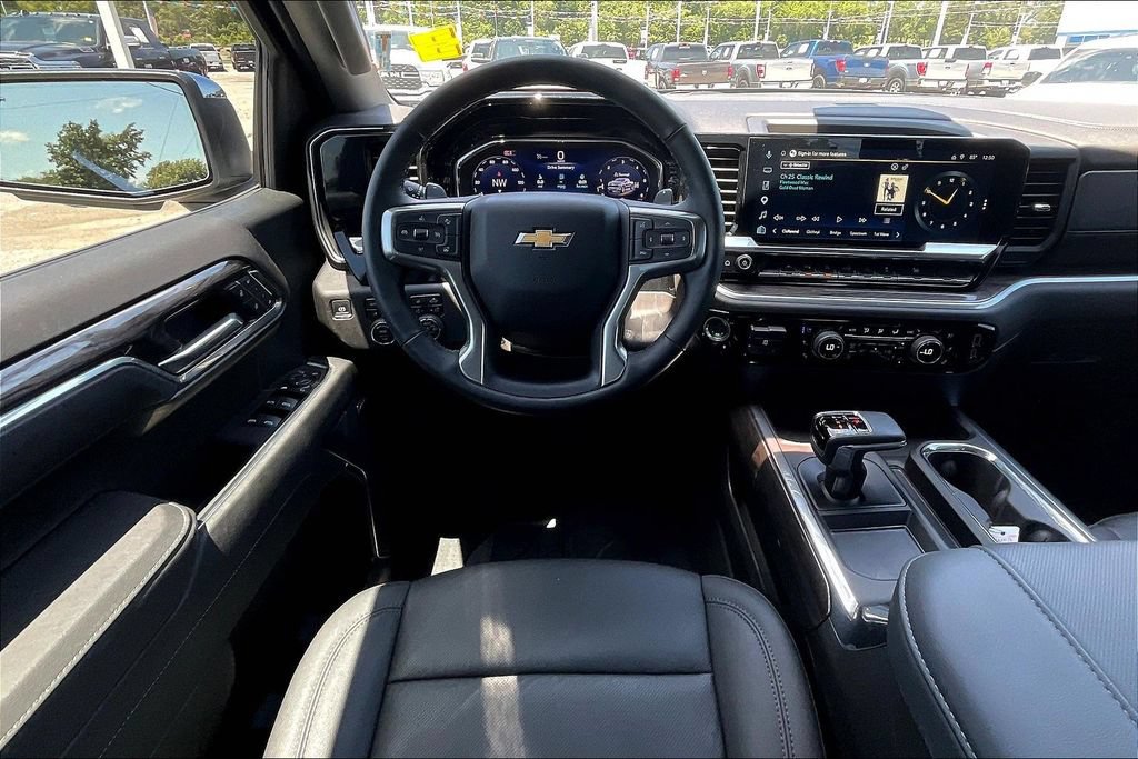 Used 2025 Chevrolet Silverado 1500 LTZ AWD/4WD image 6