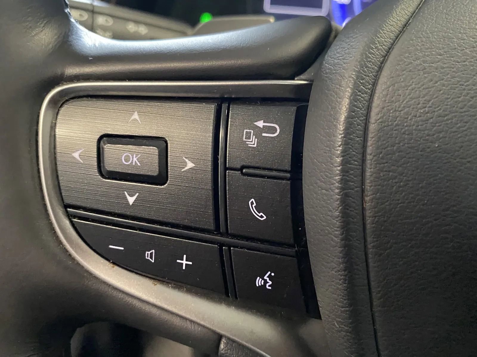 Used 2023 Lexus ES 300h w/ Premium Package image 20