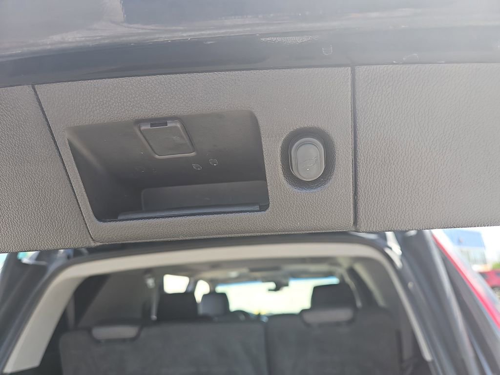 Certified 2018 Cadillac Escalade Luxury AWD/4WD image 18