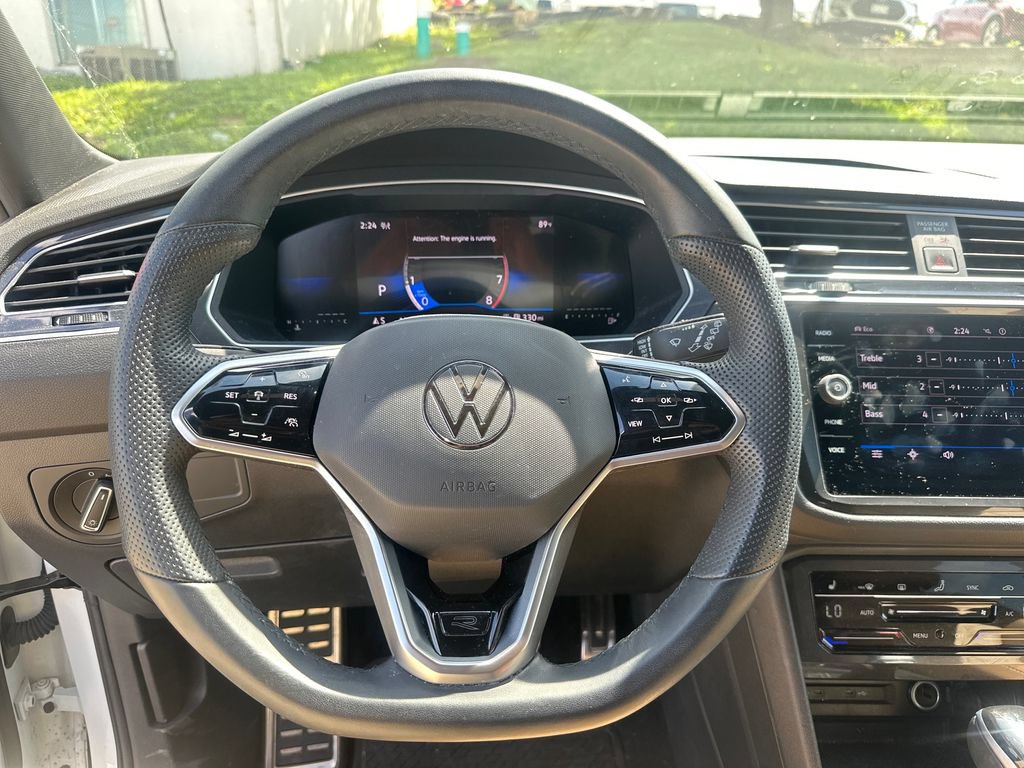 Used 2024 Volkswagen Tiguan SE R-Line w/ MDO Package, Two-Row AWD/4WD image 10