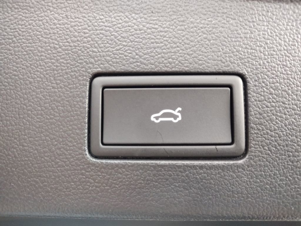 New 2026 Volkswagen Atlas Cross Sport SEL Premium R-Line image 19