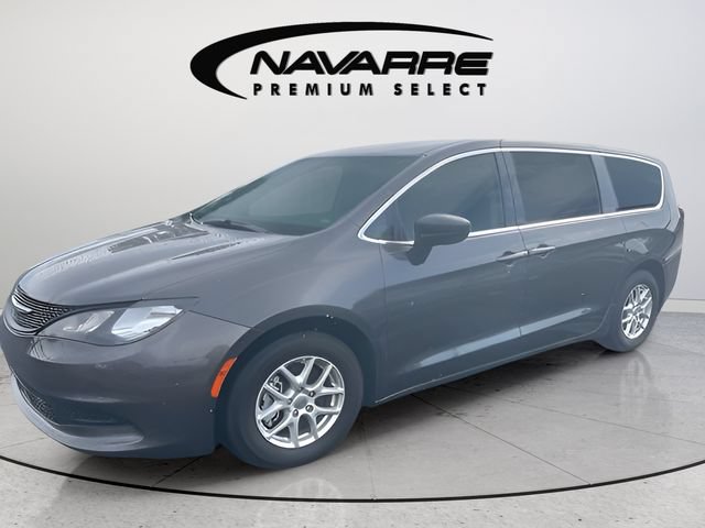 Used 2022 Chrysler Voyager LX FWD image 4