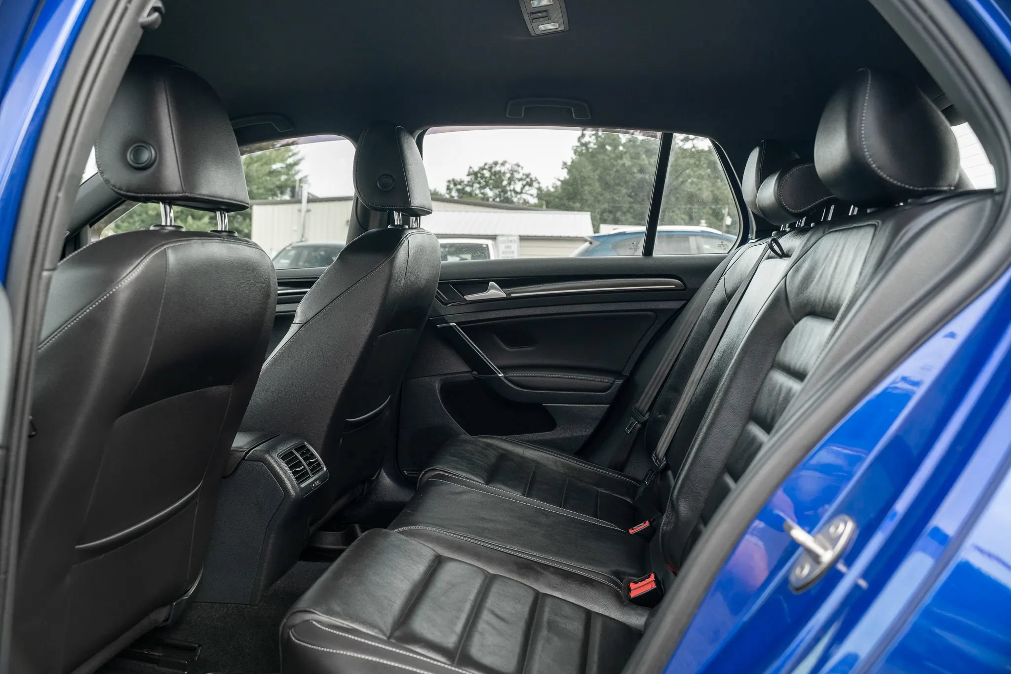 Used 2016 Volkswagen Golf R 4-Door AWD/4WD image 8