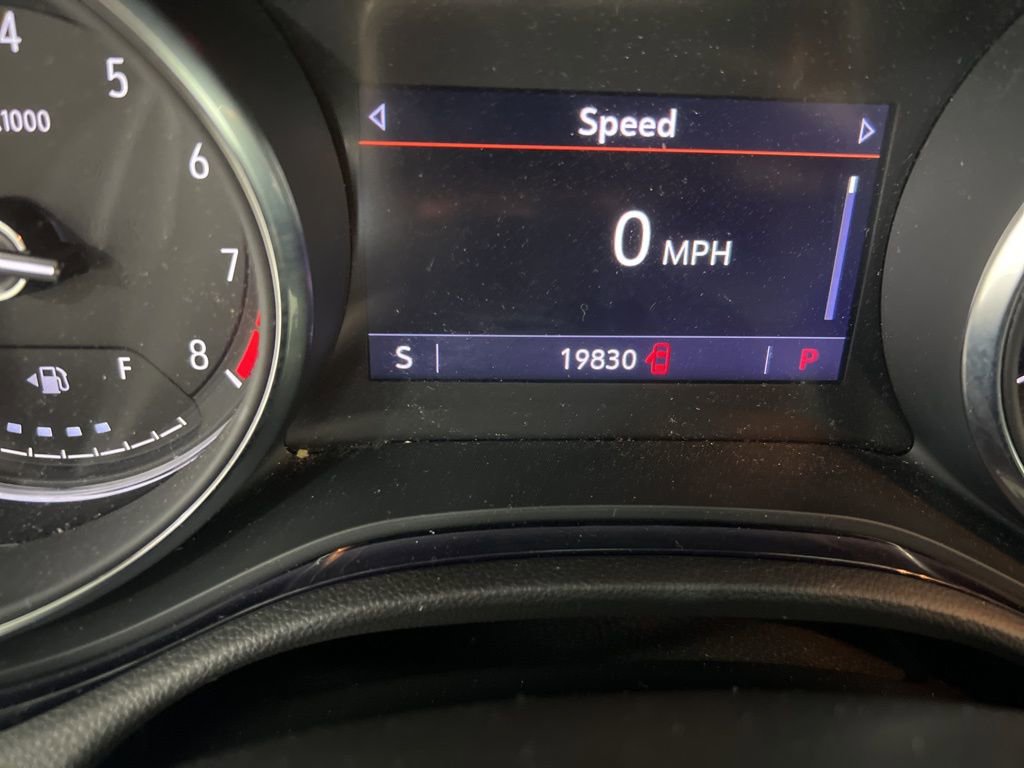 Used 2022 Buick Encore GX Essence image 11