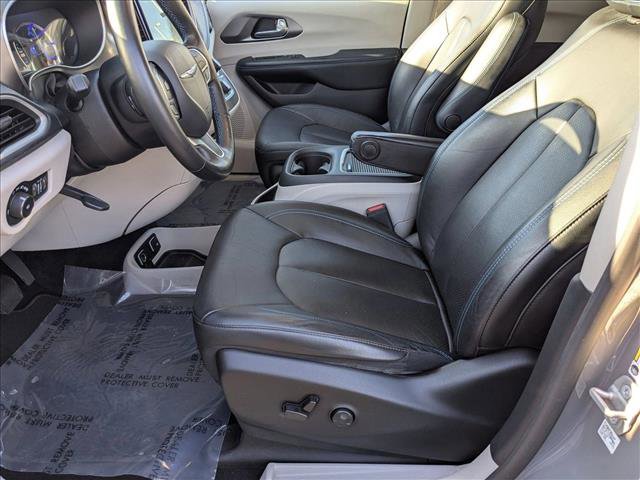 Used 2021 Chrysler Pacifica Touring-L image 15