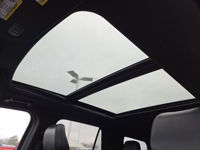 Used 2024 Lincoln Navigator Premiere image 3