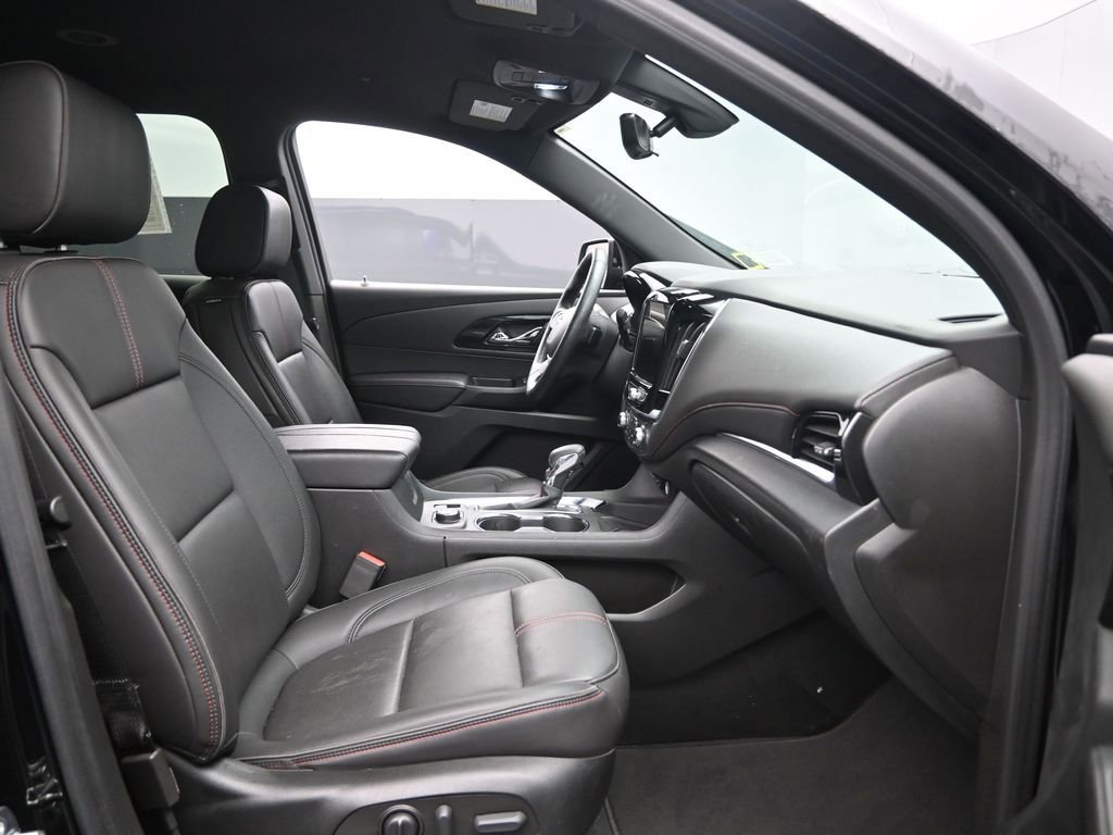 Used 2023 Chevrolet Traverse RS image 32