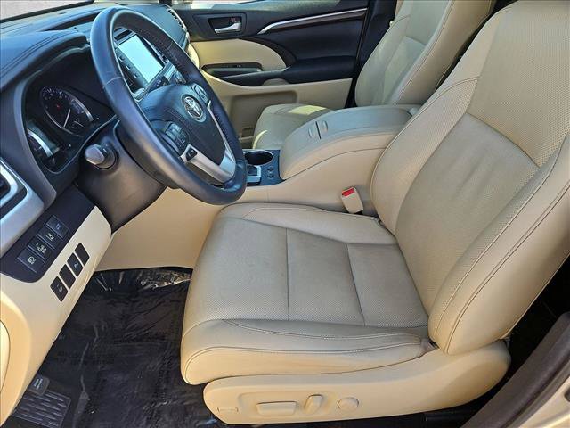 Used 2016 Toyota Highlander Limited w/ Driver Technology Package AWD/4WD image 22