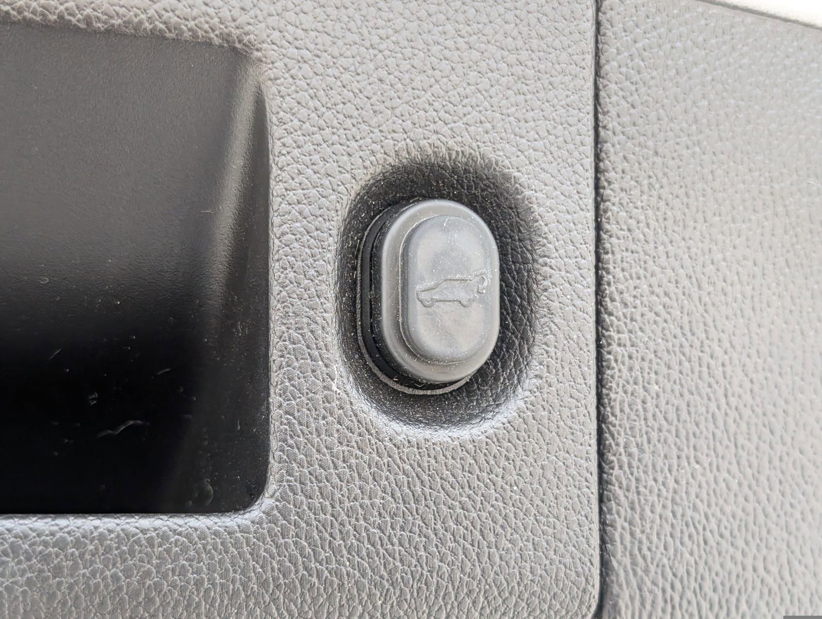 Used 2019 Chevrolet Suburban Premier image 12