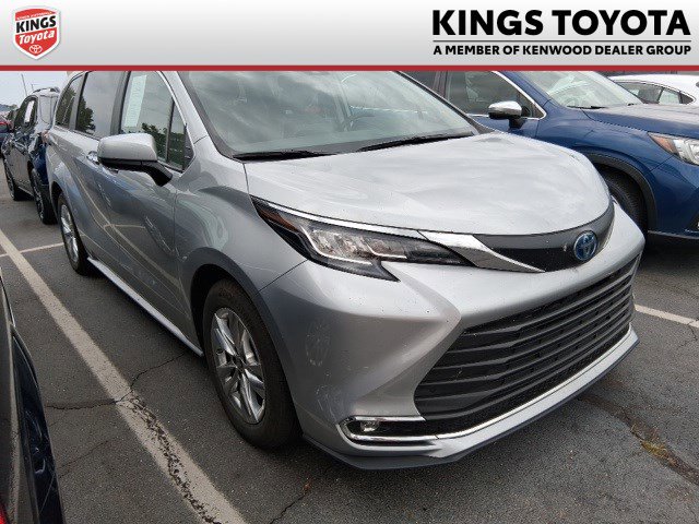 Used 2022 Toyota Sienna XLE