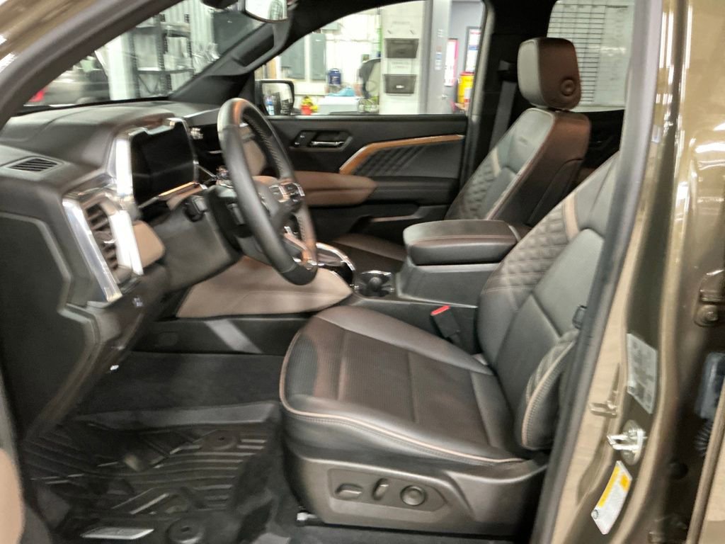 Used 2024 GMC Canyon Denali image 10